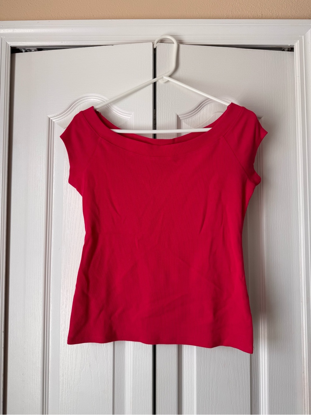 Women's Short Sleeve Scoop Neck Top - Bright Pink